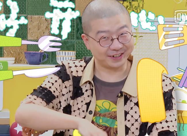 李诞papi酱买热搜翻车,没文化闹大笑话!德云女孩:别丢人现眼了