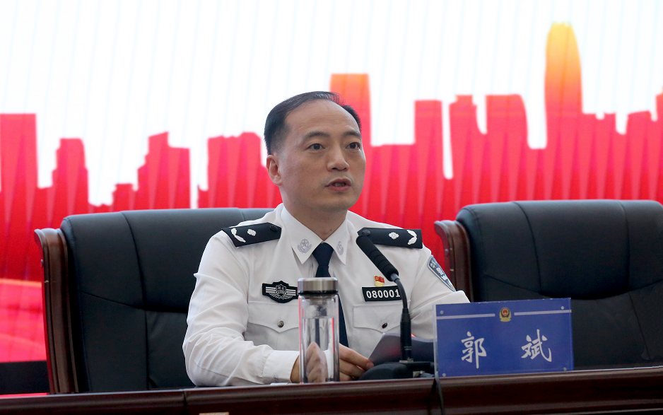 6月10日,省公安厅政治部副主任程鹏带领报告团一行,在孝感市公安局