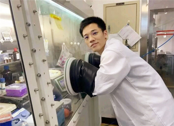 25岁博士王彦博:获 国家大奖 ,娶学生妹生娃,为生活打"三份工"