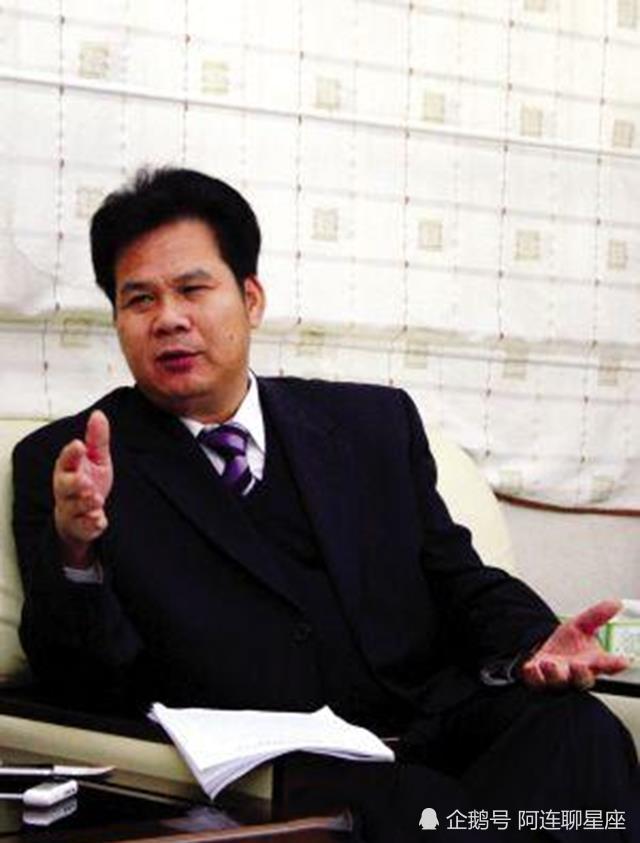 "三支旗"的成员官职均凌驾于总华探长之上,而三旗队他们的幕后首领就