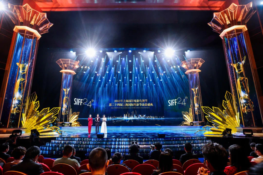 第24届上海国际电影节开幕,张艺谋自称时代大课堂里的老学生