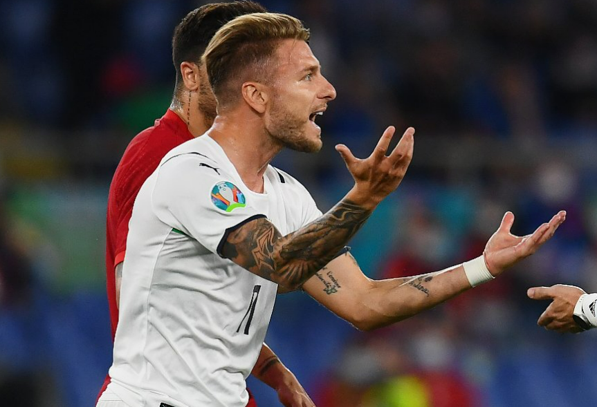 欧洲杯揭幕战巨大争议 Var 主裁强行无视明显手球 球迷 太黑了 全网搜