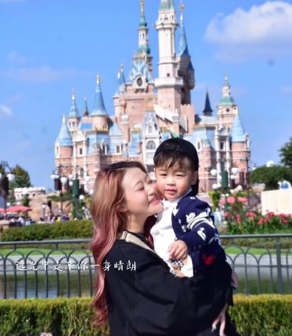 孙侨潞26岁冥诞亲姐绿魔仙卡点晒旧照天堂再美我陪不到你