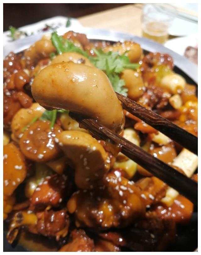 郑州柴鸡焖猪尾火爆,鸡腰子爆浆可口