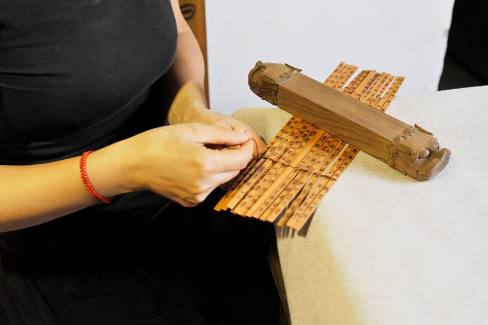 荆州市—简牍制作技艺(楚简制作技艺)坝漆工艺品恩施利川市—制漆技艺