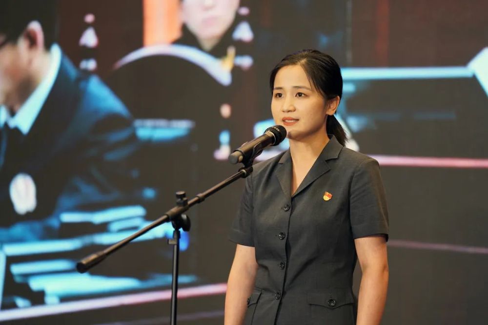 宣讲会|程曼:红船星火燃,弘扬"政"能量