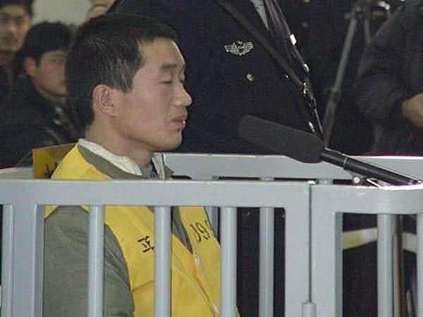 黄勇伏法记少年看录像带造成心理扭曲长大后残忍杀害17人