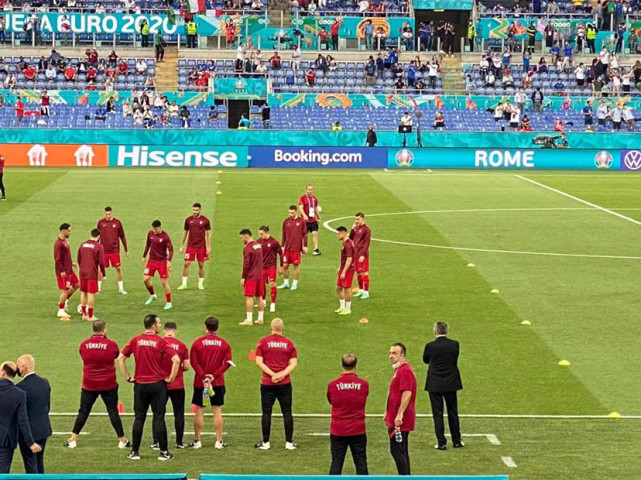 欧洲杯时隔5年重燃战火因莫比莱海信7号成揭幕战最靓的仔