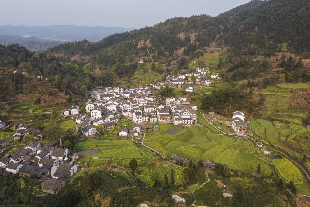 祖源村位于黄山市休宁县溪口镇的西南部,早就听闻黄山附近有座"梦乡村