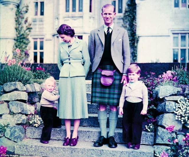 对于自己的评价菲利普亲王曾说过这样的话:"他(指儿子查尔斯)一个浪漫