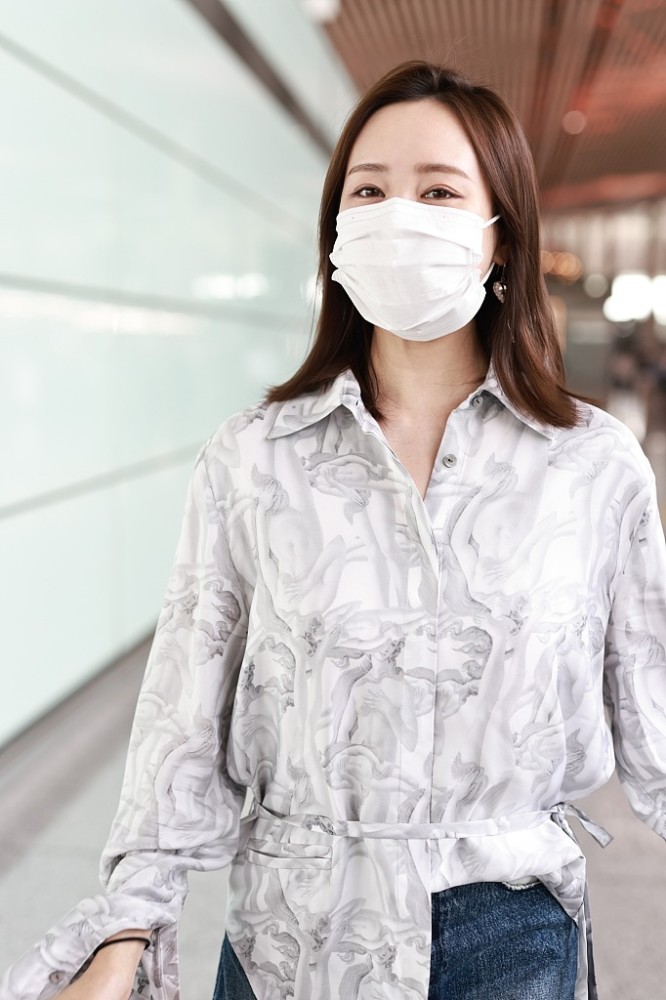 李纯乘电梯抬头男友视角苏到爆