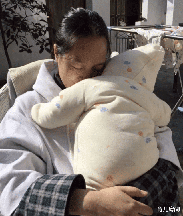 54岁大妈渴望抱孙子赌气自己生二胎结局很心酸