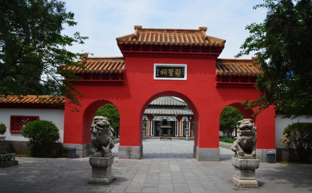 而张仲景国医大学的复建,将有助于发挥南阳中医药资源优势,推动南阳由