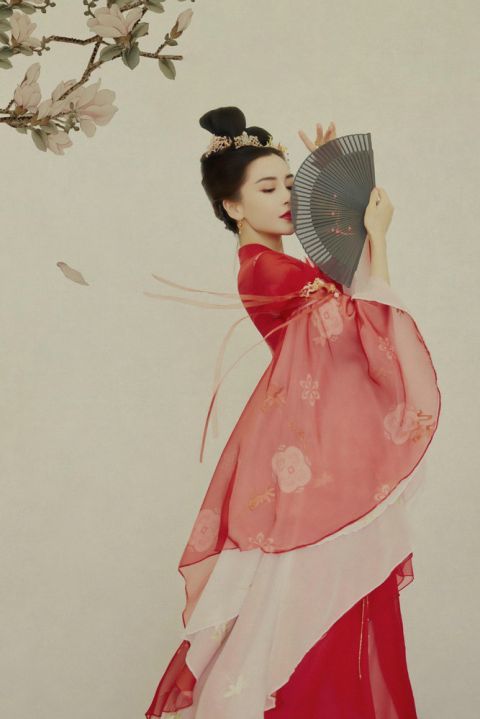 angelababy穿古风红衣头戴金簪 嫣然一笑温婉动人_腾讯新闻