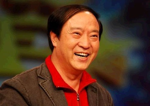 从相声奇才到无人问津,将财产全部捐出后,71岁牛群如今咋样了?