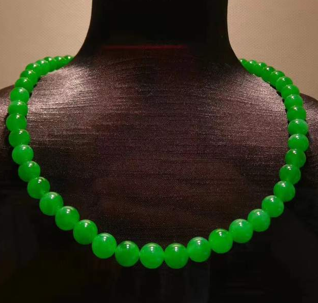 陈数戴帝王绿珠宝亮相红毯气质迷人好惊艳这种翡翠该怎么挑