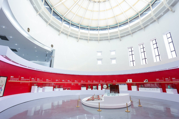 陈曾路:此次展览的主题是立足于百年来中国传统工艺