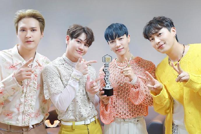 exo年龄排行_韩国男团4月排名,NCT第二EXO第四,SM屠榜前六占四仍是最大赢家