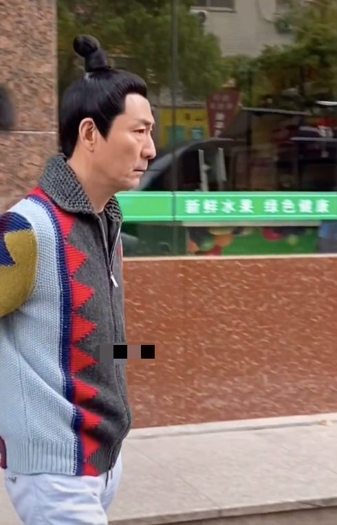 元芳张子健近况曝光行动不便坐轮椅现身头发花白显老态