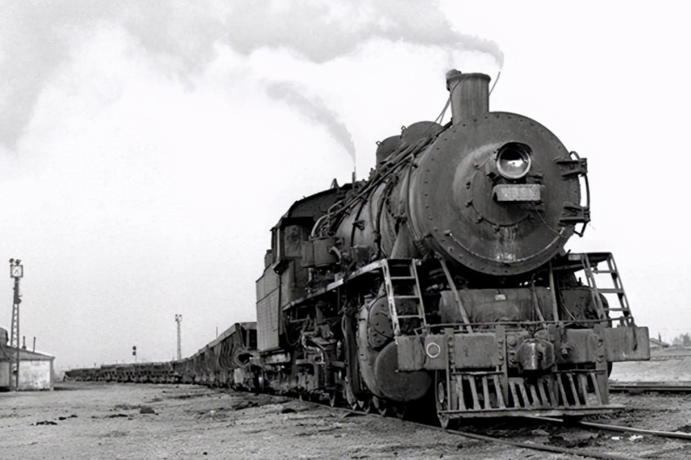 能拉100节车厢,火车界的"劳斯莱斯"!中国电力机车有多强?