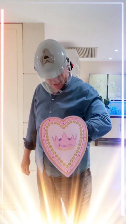 宋妍霏老爸年轻时旧照被赞帅如吴彦祖自侃时间是把杀猪刀