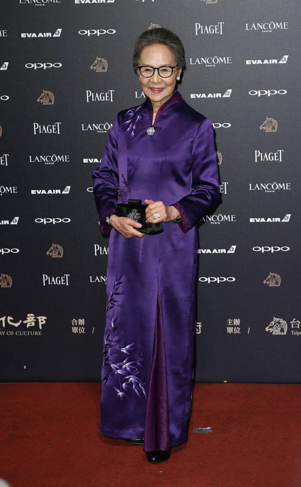 吴彦姝都83岁了,可穿上旗袍仍然精神奕奕,