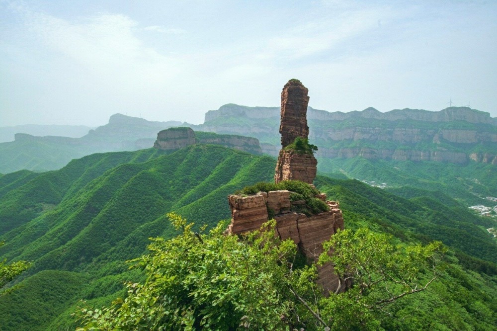 青翠太行山美丽九女峰自驾游胜地