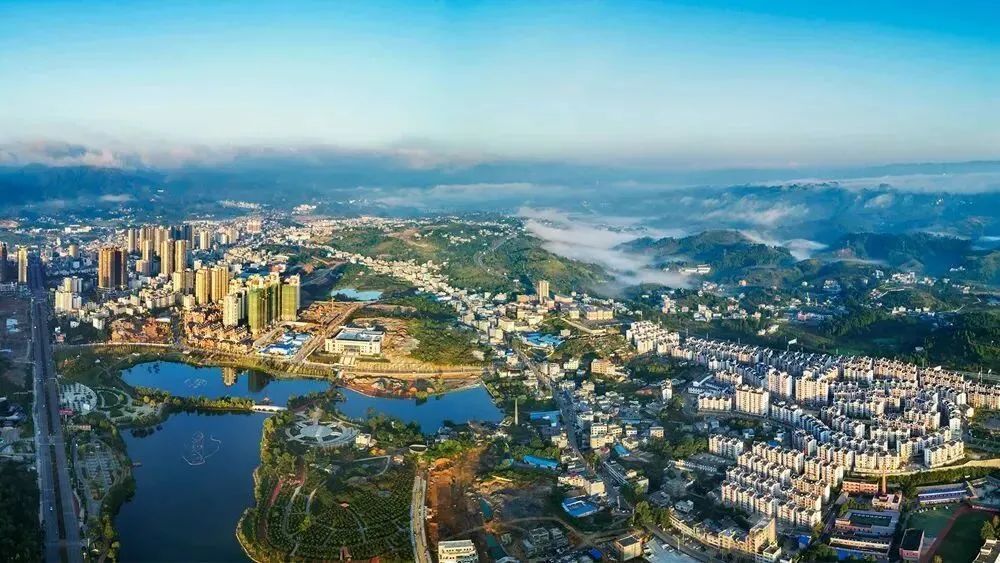 搬进新城镇过上新生活黔西南州推进易地扶贫搬迁与新型城镇化有效衔接