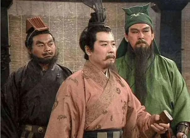 张飞逃跑时丢下了刘备家眷 刘备只说了一句 如今成了黑帮的名言 全网搜