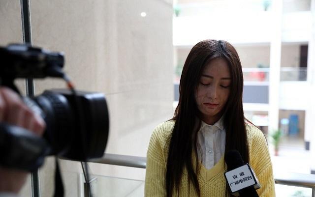 高一女孩周岩因拒绝富二代追求便被泼了汽油后来术后获重生