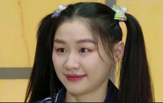 蔡徐坤玩打地鼠游戏不甘"受辱",金靖的救场不简单_腾讯新闻