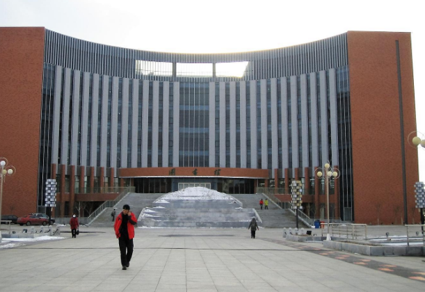 大学想学医的考生,"西医"pk中医该选哪个,要想清楚后再选择