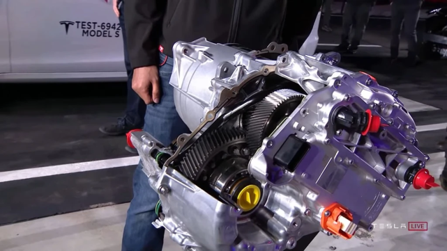 外星科技特斯拉modelsplaid碳纤维包裹转子的发动机