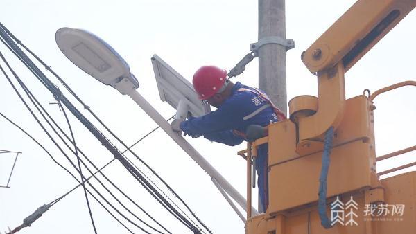 自筹资金建设太阳能路灯照亮居民出行必经路 华夏新能源网