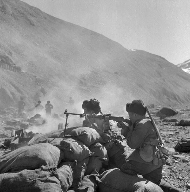 打死持刀上门闹事者是正当防卫,战场上打死入侵的敌人算什么?