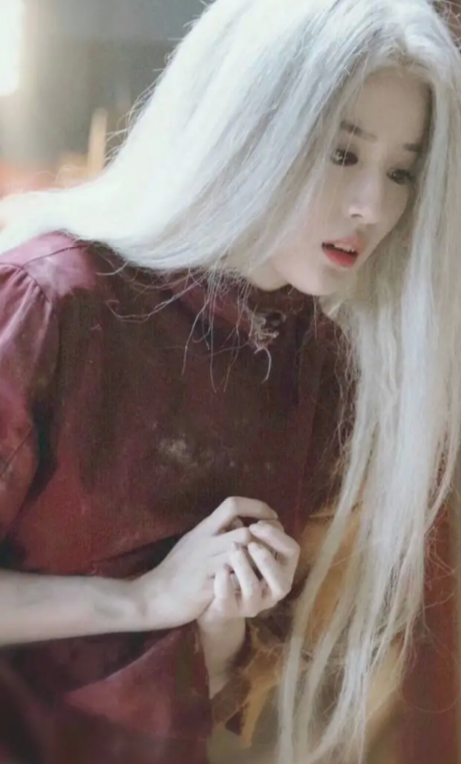 女星白发造型:杨蓉李冰冰没啥,看见热巴后,我心都醉了!