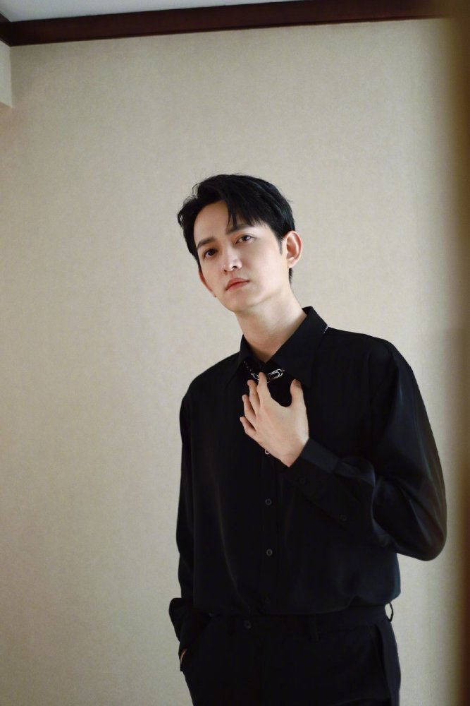 马可简洁黑西装