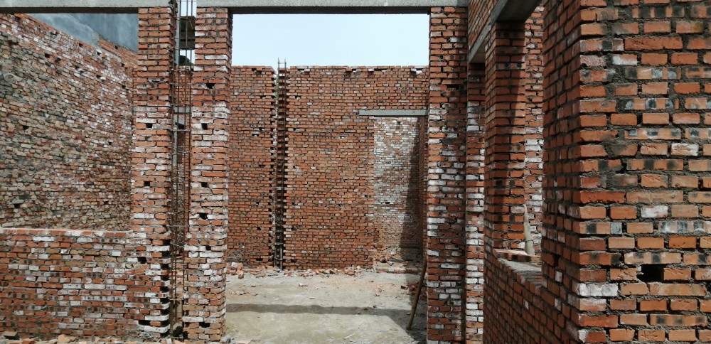 农村自建房好像成了热潮,自己村大概十几家,看看红砖工钱各多少