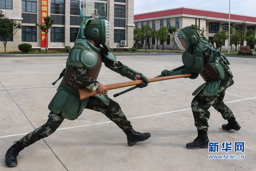 刺杀对抗训练. 新华网发 (黄祖万 摄)