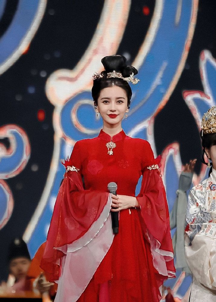 612潮盛典:baby穿古装演唱《星月神话》,宋雨琦造型看着都热