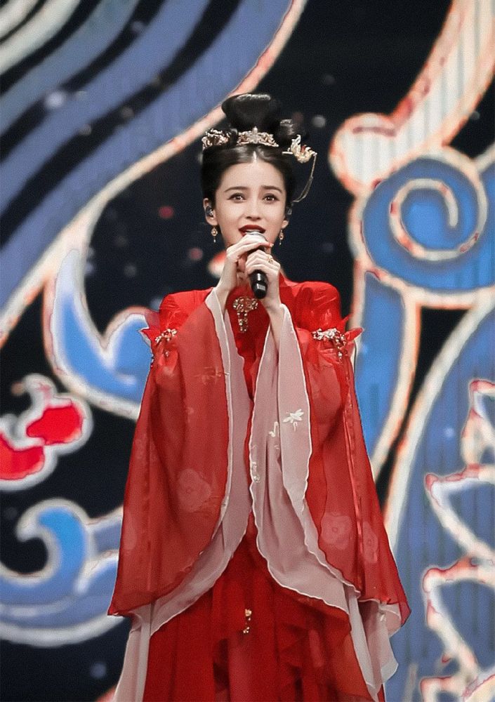 612潮盛典:baby穿古装演唱《星月神话》,宋雨琦造型看着都热