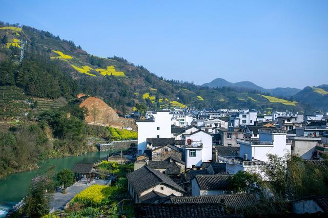 對於其它地方來說,這座縣城有不一樣的美,它就是歙縣,屬於黃山市,黃山