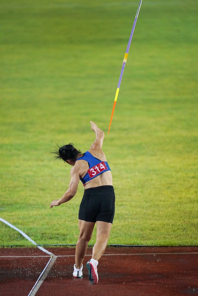 (体育)田径——全国冠军赛:吕会会获得女子标枪冠军