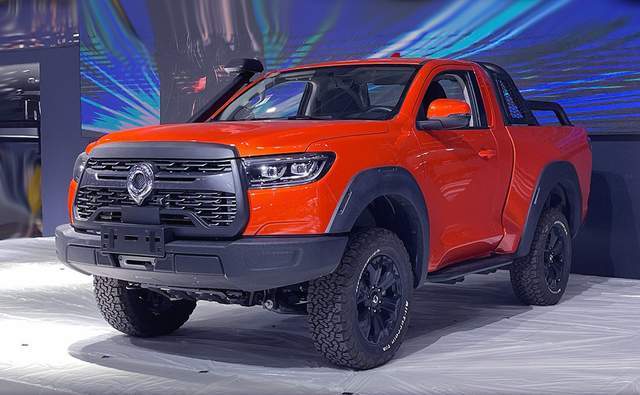 炮一致,而单排的结构以及更短的轴距也让其成为更加纯粹的越野型皮卡