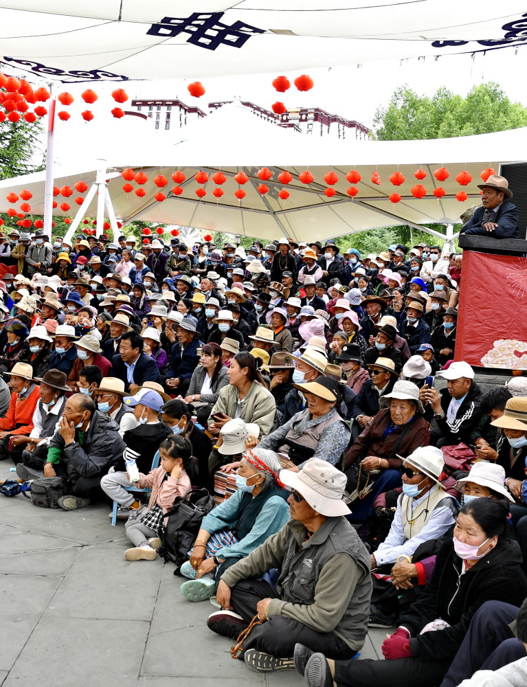 (图文互动)特写:农民藏戏队 唱响拉萨城