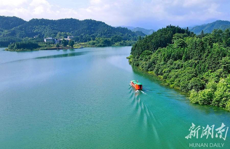 綠水青山景色美