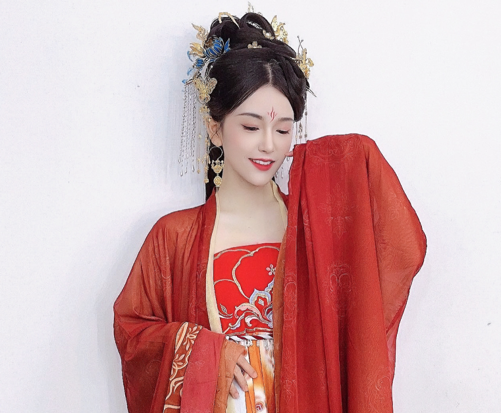 lpl国风日女解说汉服秀rita最妩媚余霜这也太甜美了