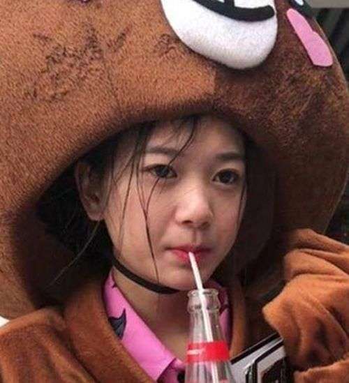 厂妹逆袭成董事长22岁78亿 张曼如的人生里有多少谎言？(图3)