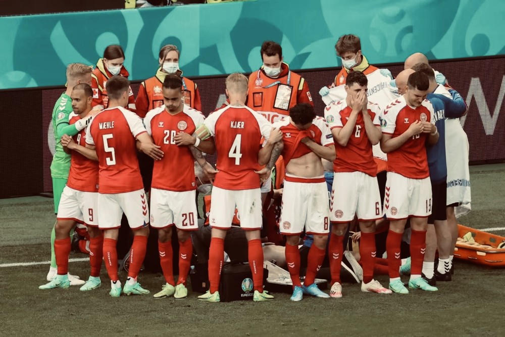 丹麦人筑起生命人墙幸好只是噩梦一场 足球除了竞技还有很多