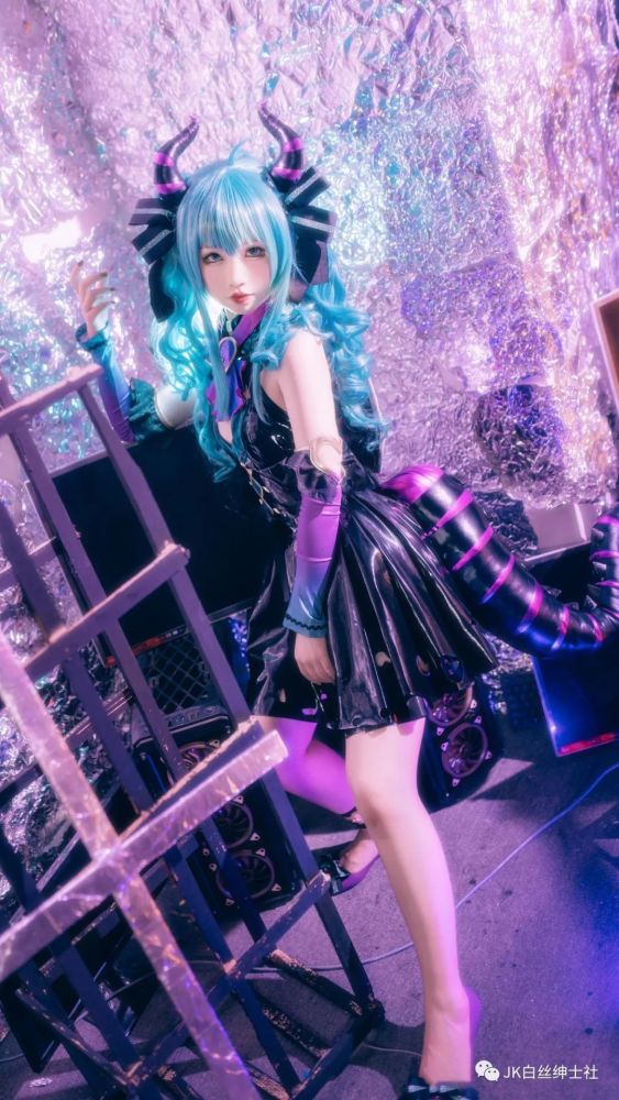 cos初音未来miku小恶魔cos正片雪糕有点咸